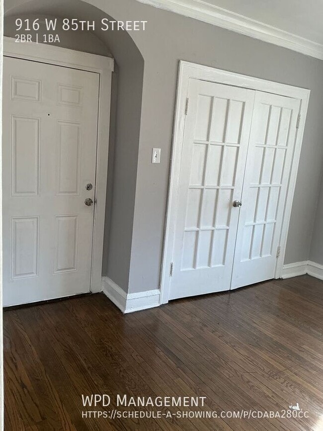 Building Photo - 916 W 85th St Rental