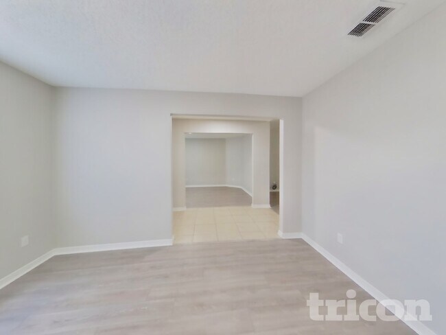 Photo - 1267 Summit Oaks Dr E