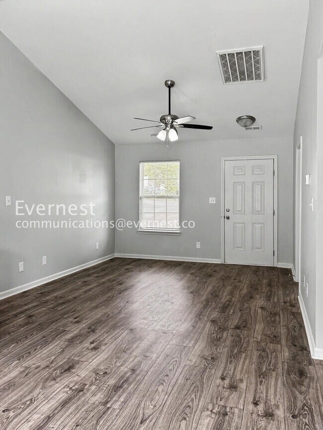 Photo - 1439 Clooney Ln