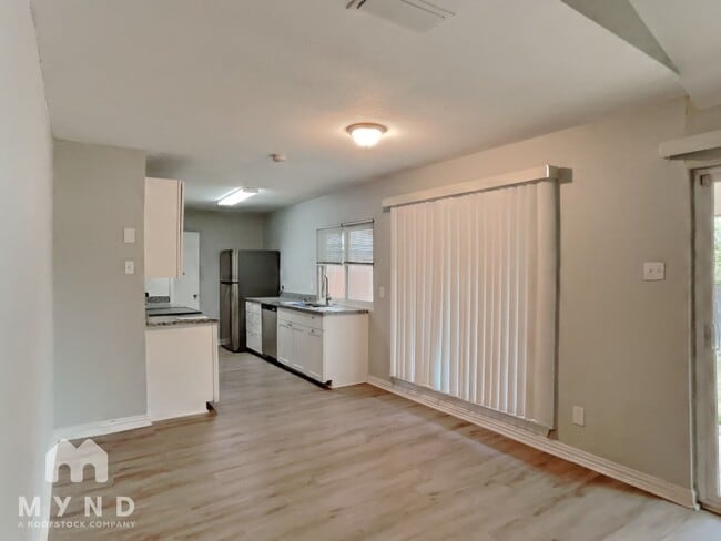 Photo - 205 Wildfire Dr