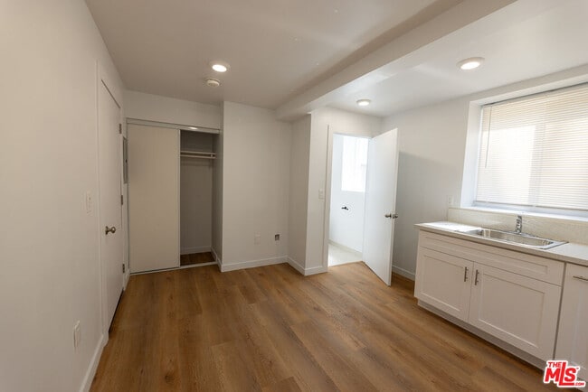 Photo - 1420 Alvarado Terrace Unidad 13