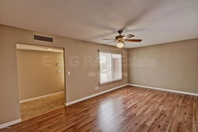 Photo - 1030 E Manhatton Dr