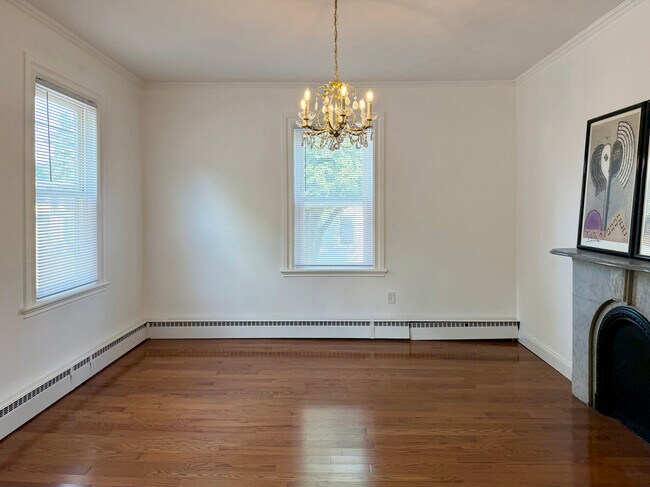 Photo - 85 E George St Unit 1