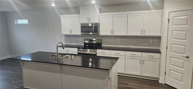 Photo - 516 S Benchmark Ln