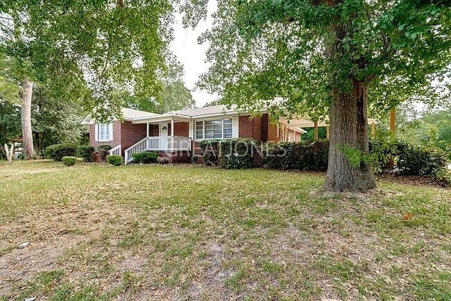 Photo - 1303 Whitehorse St