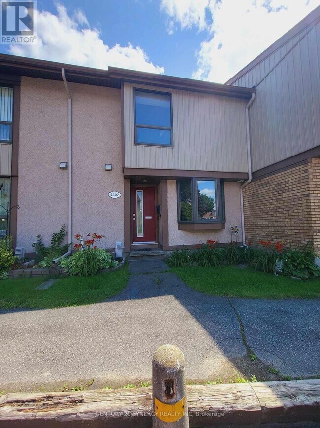 Building Photo - 2307 Stonehenge Crescent