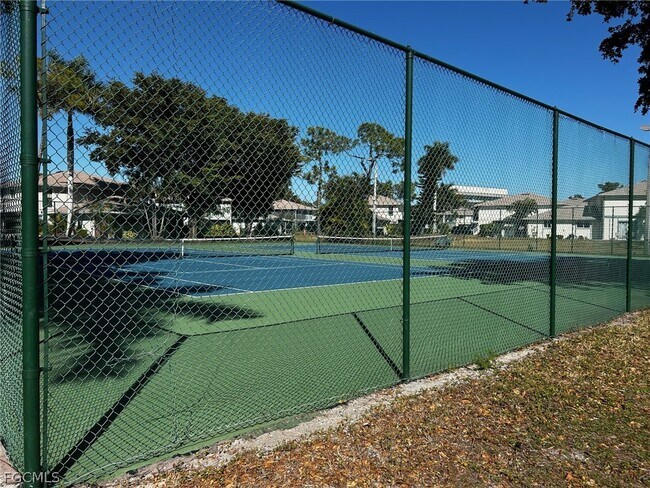 Photo - 5837 Queen Elizabeth Way Unit 1