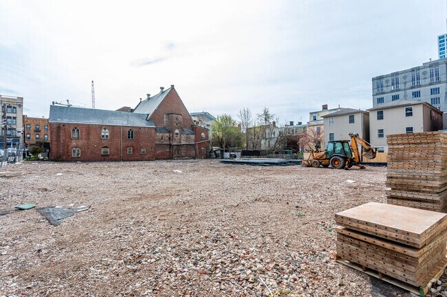 Building Photo - 43 Cottage St