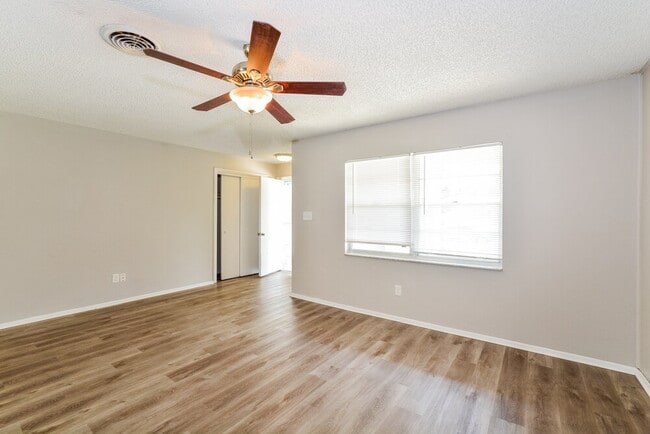 Photo - 10945 Tangora St