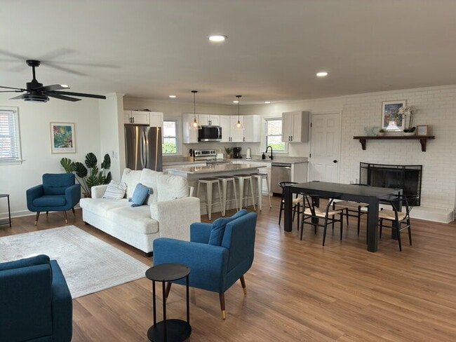 Photo - 304 Pine Knoll Dr