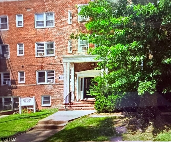 Building Photo - 711 Plainfield Ave Unit 1D-1D Rental