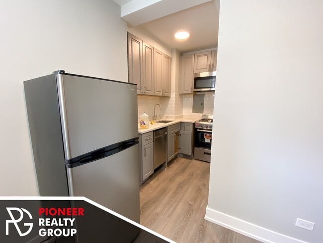 Building Photo - 515 W Belmont Ave Unit 3C