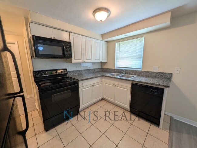 Photo - Newly renovated 3/1/1 NEW flooring, NEW paint, updated kitchen & bath, fenced yard.. a MUST SEE!!