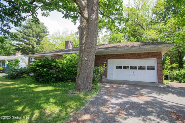 Photo - 59 Parkwood Dr House