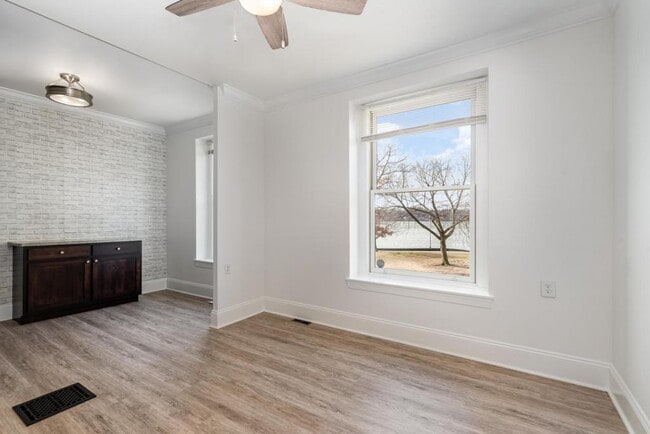 Photo - 605 N Front St