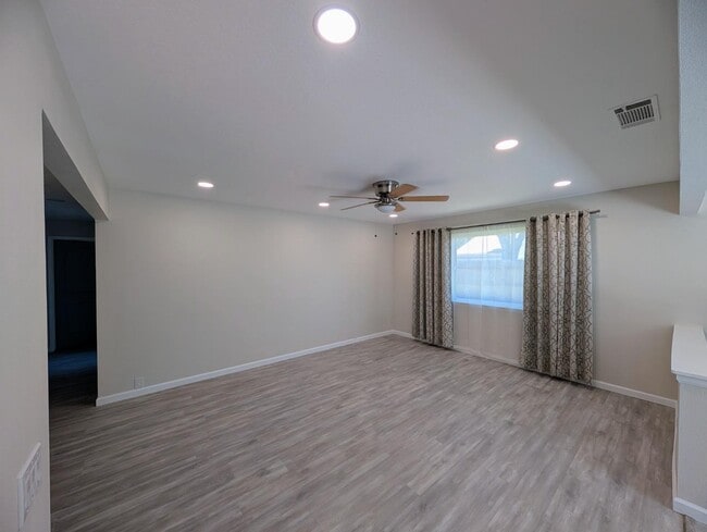 Photo - 1385 Sprague St