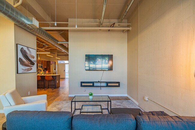 Photo - 1275 E University Dr Unidad ID1388732P