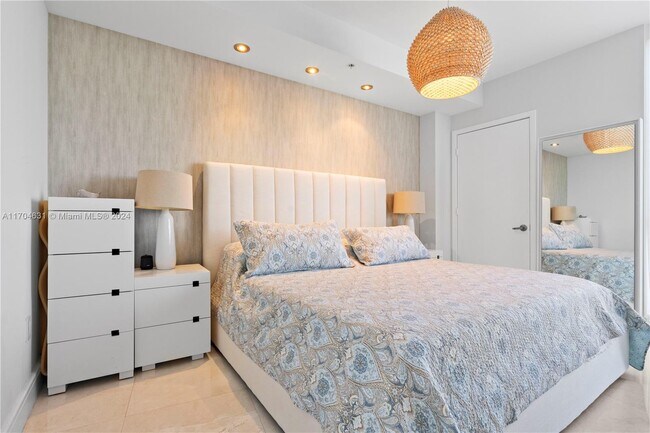 Photo - 18201 Collins Ave Unit 906