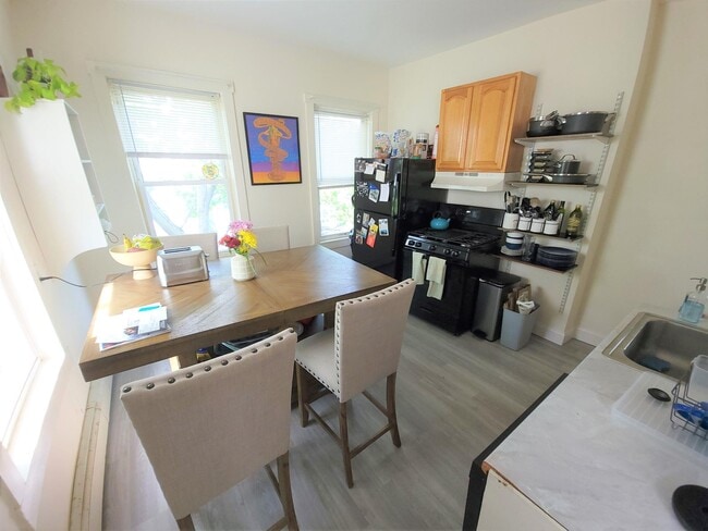 Photo - 76 Oak St Unit 3R