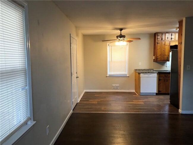 Photo - 1048 Mantissa St NW