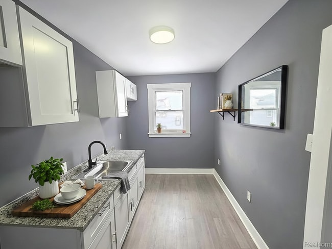 Photo - 2676 Sturtevant St