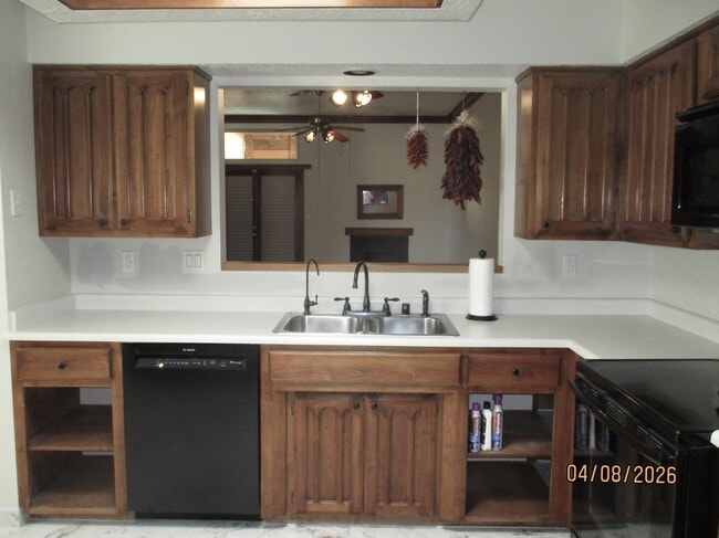 Photo - 10409 Camino Del Oso NE