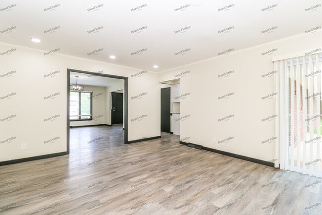 Photo - 7020 Lakeside Hills Dr