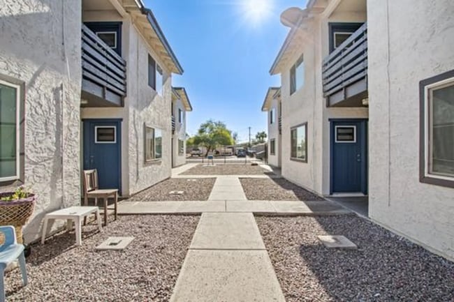 1st Ave Apartments