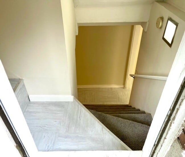 Photo - 1 Bedroom Apartment Downtown w/ Bonus Room - Utilities Included! Unit D