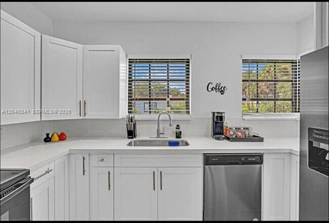 Photo - 860 NW 17th Ct