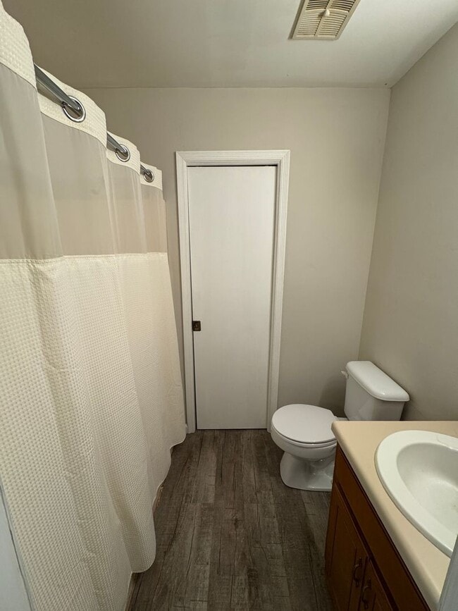 Photo - 105 Summit Dr SE