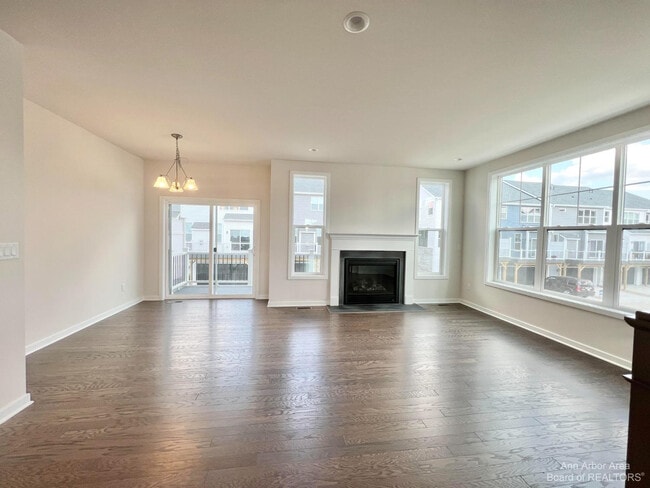 Photo - 2875 Rayfield Ave