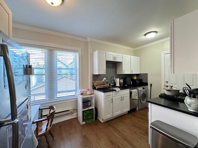 Photo - 3817 N Greenview Ave Unit E2