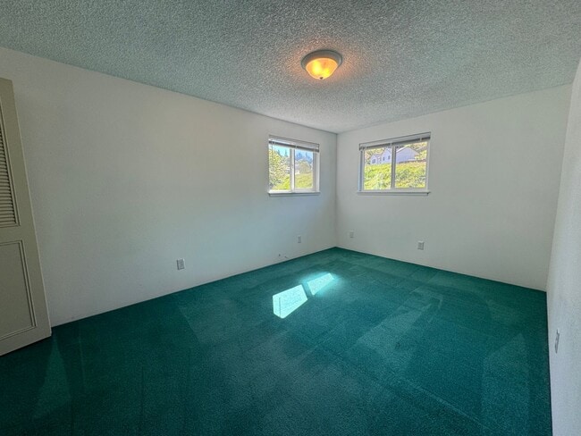 Photo - 2 Bedroom Upstairs apartment For Rent Loca...