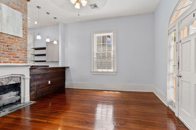 Photo - Charming New Orleans Shotgun with Historic...