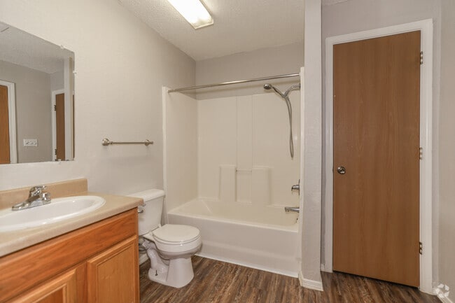 2BR, 2BA - 908SF - First Bathroom