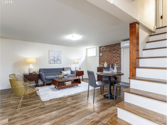 Building Photo - 7411 N Vincent Ave Unit B