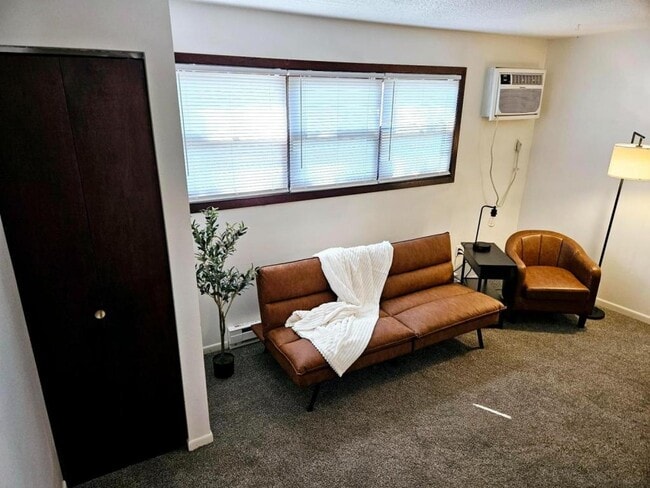 Photo - 309 W Washington Ave