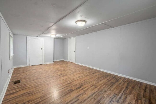 Photo - 122 Collins Rd