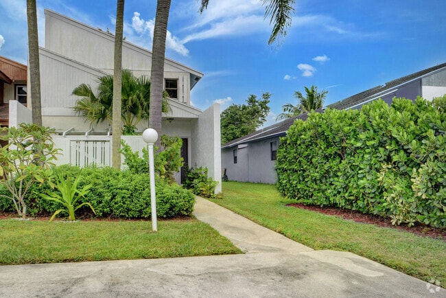 Building Photo - 1348 The 12th Fairway Rental
