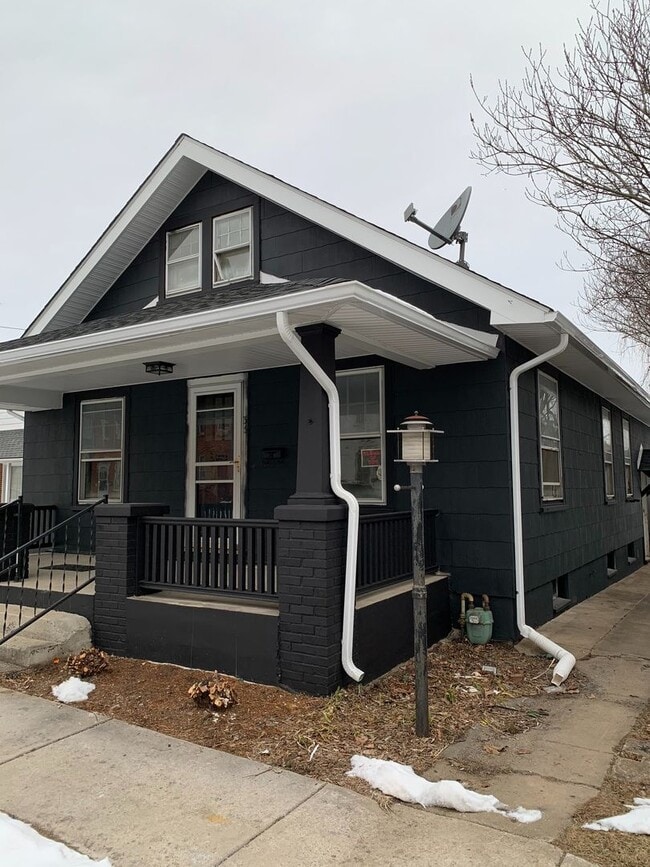 Building Photo - Central School District!