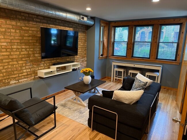 Building Photo - 4104 N Mozart St Rental