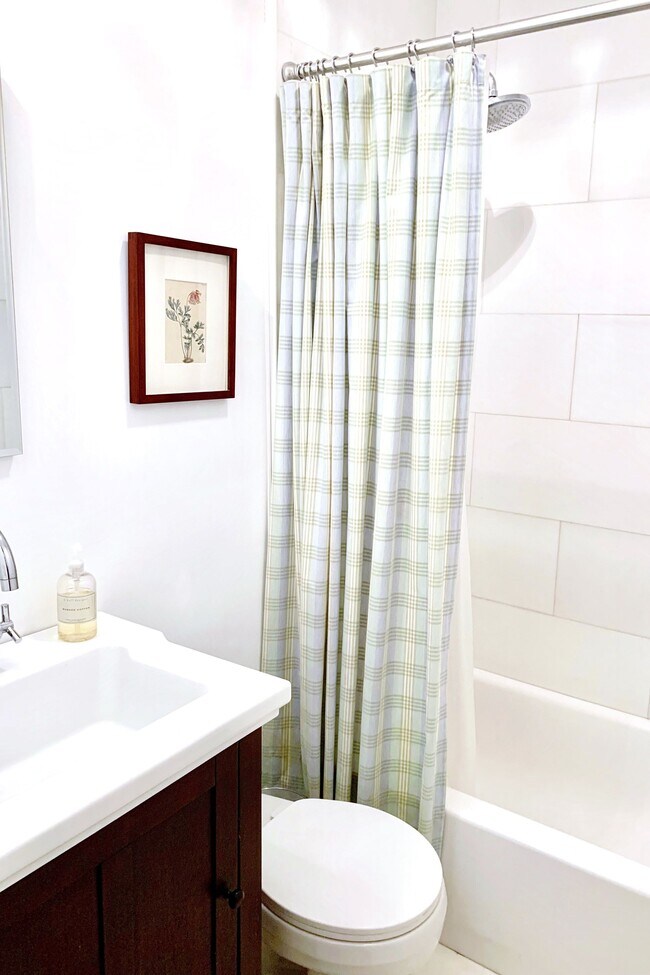 Photo - 134 W 71st St