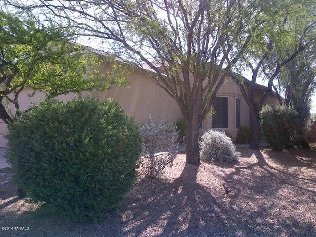 Building Photo - 7857 S Wild Primrose Ave