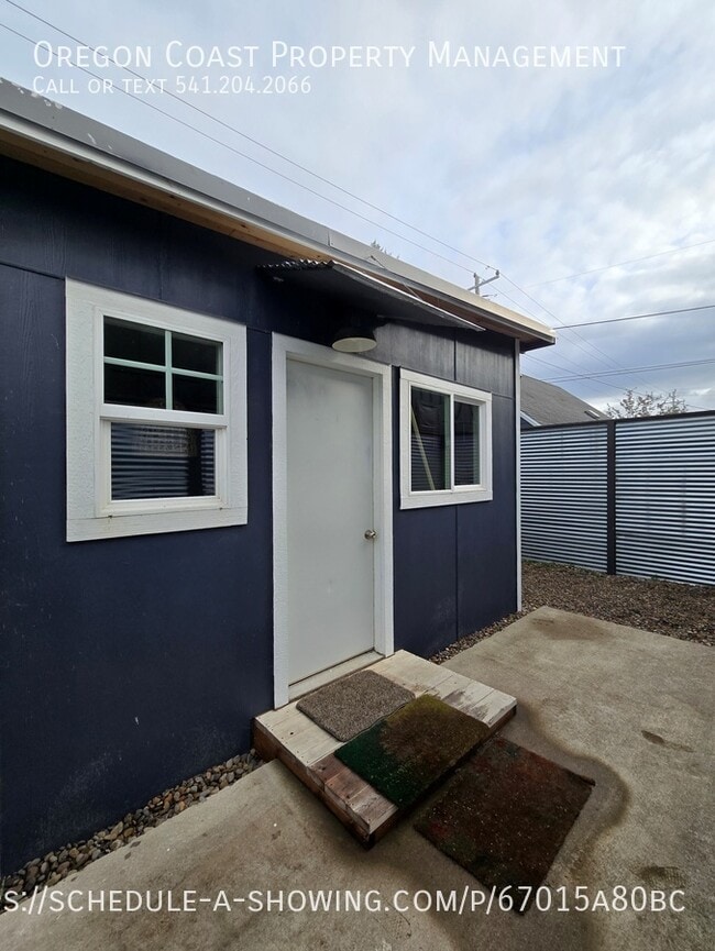 Building Photo - 1870 SE 3rd St