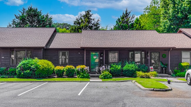 Photo - 457 James Ct