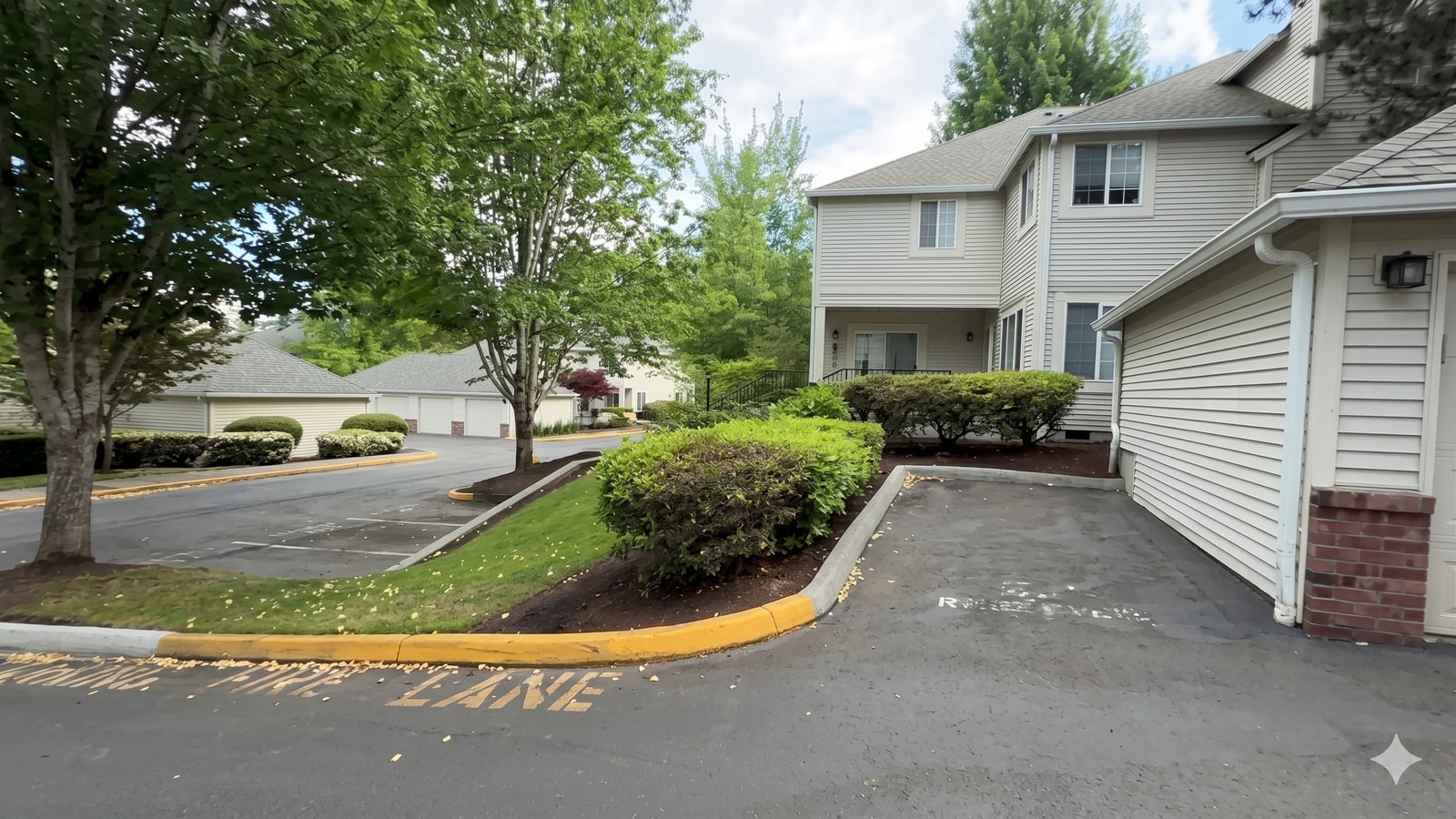 Photo - 10909 Avondale Rd NE Unidad O159