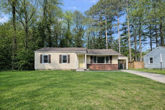 Building Photo - 2037 Highview Rd SW