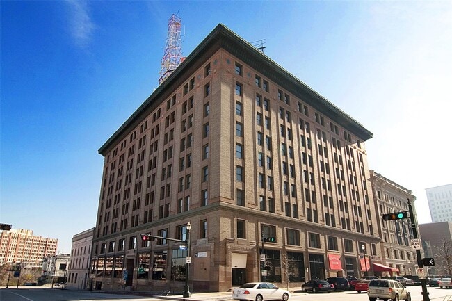 Building Photo - 915 Franklin St Unit 2E