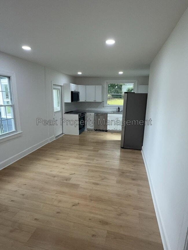 Photo - 2958 Winston Churchill Dr